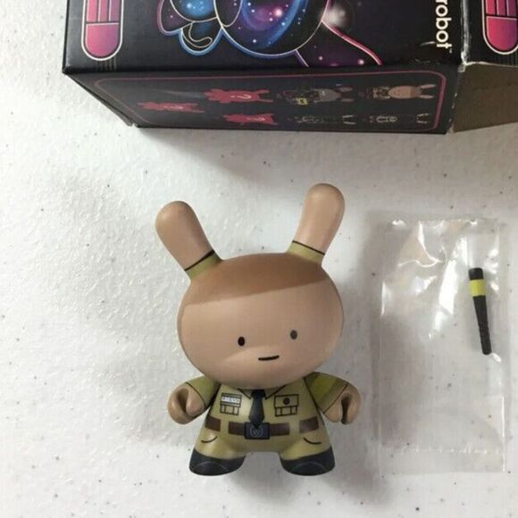 Kidrobot Huck Gee Dunny 2013 Evolved Series Police 3/20 Open Box Sealed Baton - Picture 12 of 12